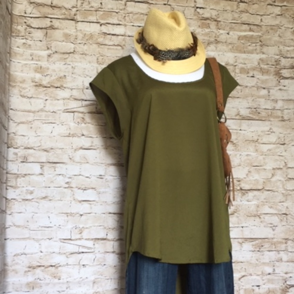 2/$10 Daniel Rainn sleeveless green blouse